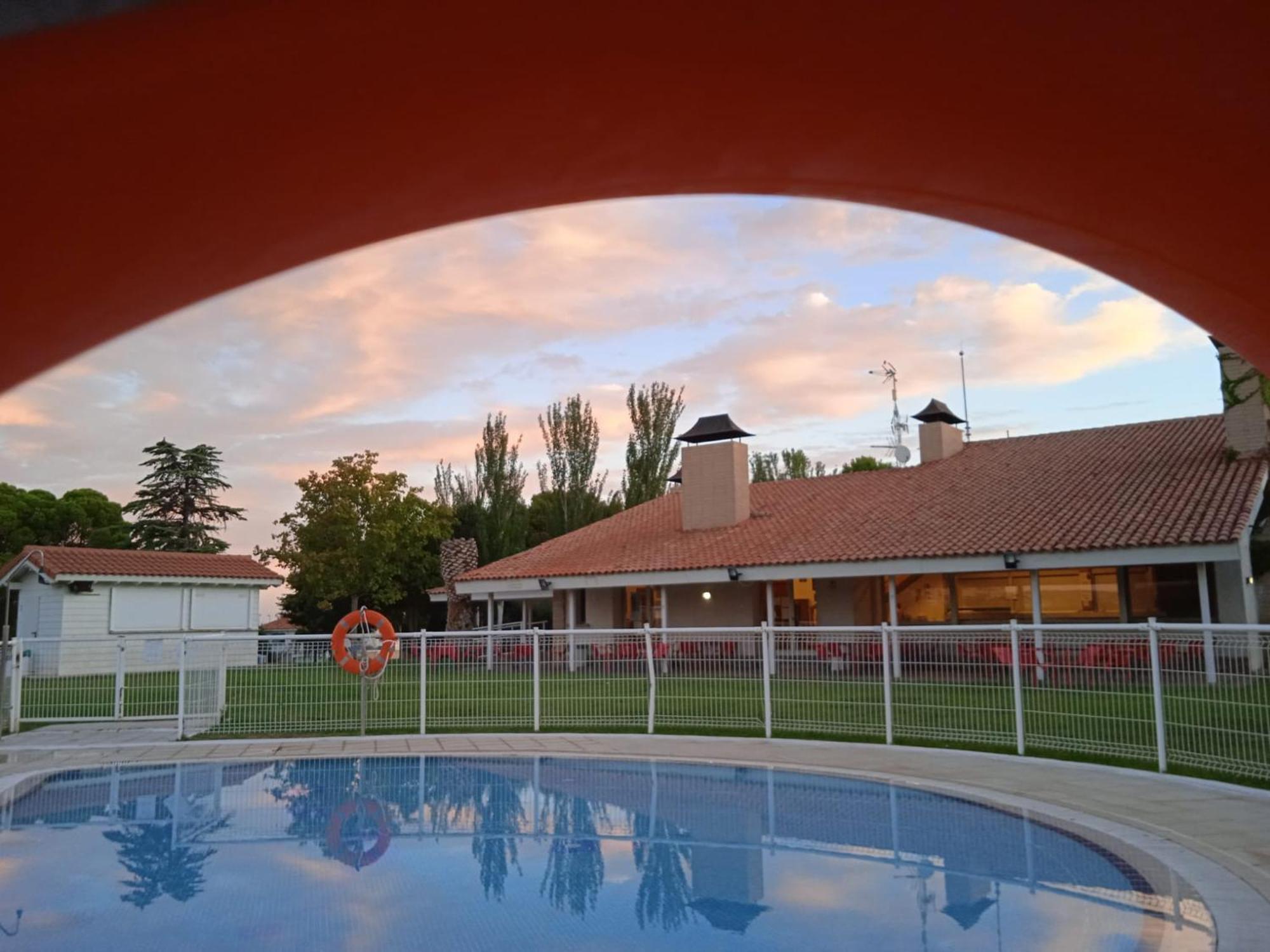 Albergue Zaragoza Camping Bagian luar foto