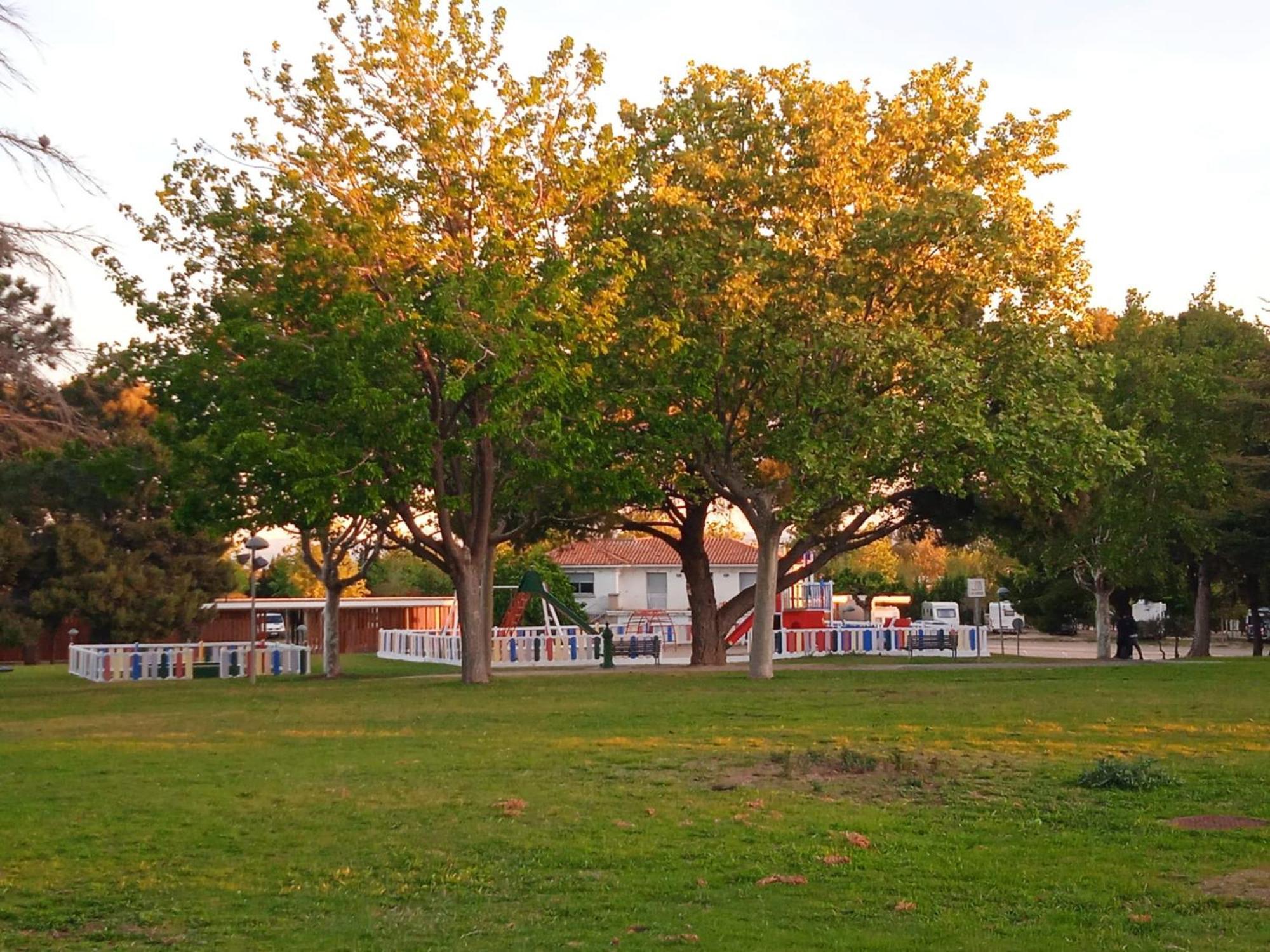 Albergue Zaragoza Camping Bagian luar foto