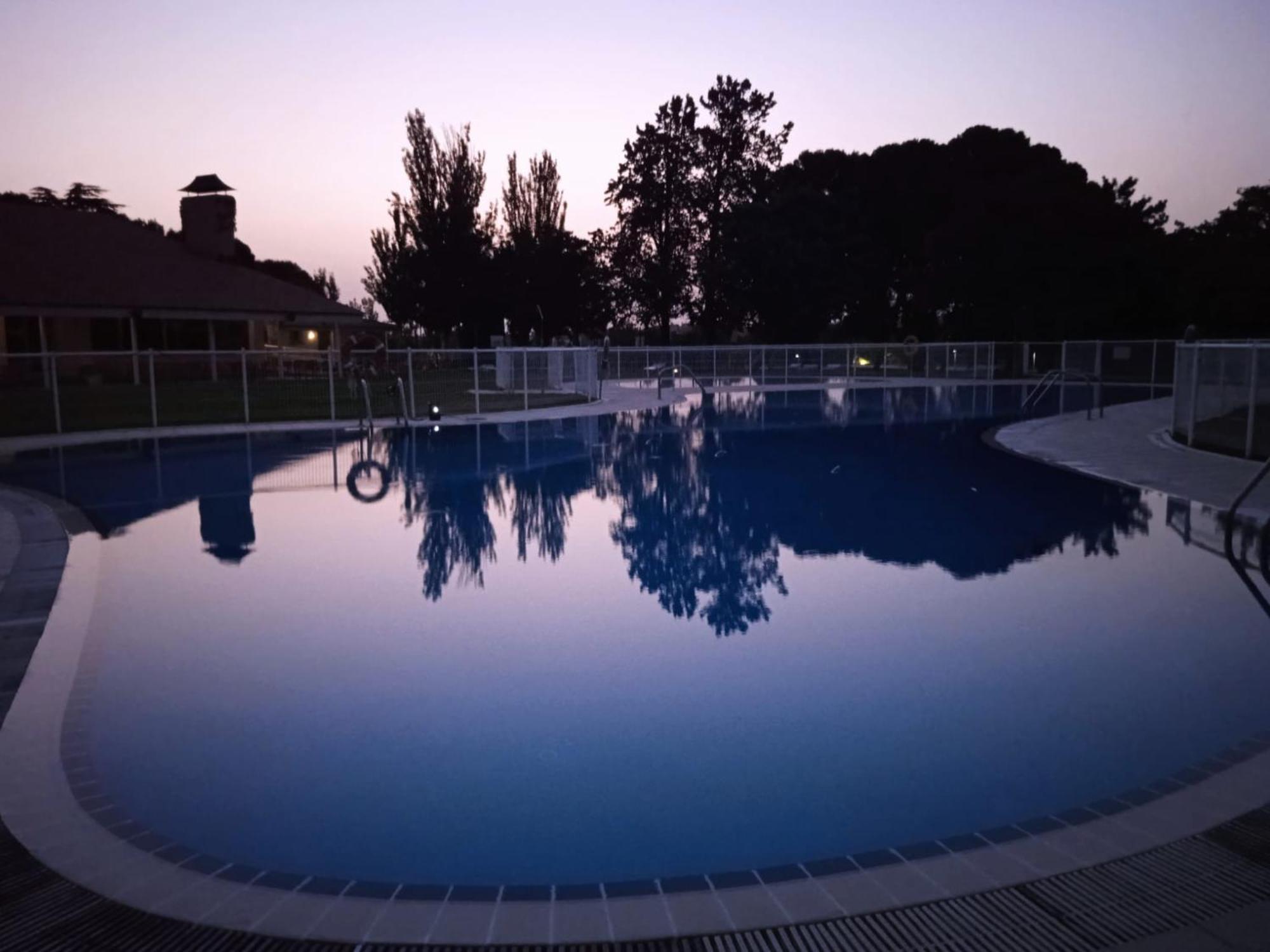 Albergue Zaragoza Camping Bagian luar foto