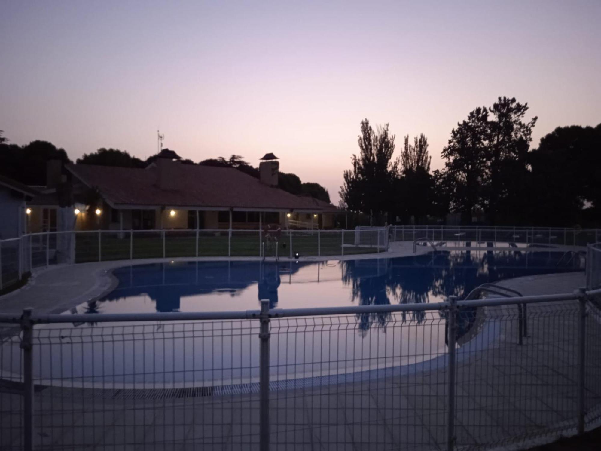 Albergue Zaragoza Camping Bagian luar foto